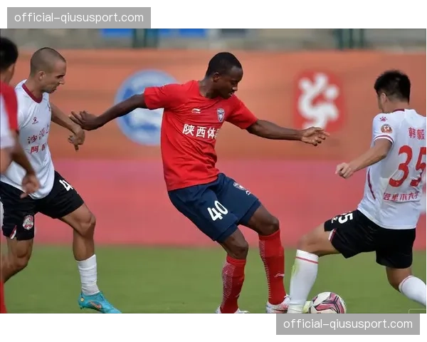 战术复盘：里昂如何通过三次前场定位球机会锁定胜局