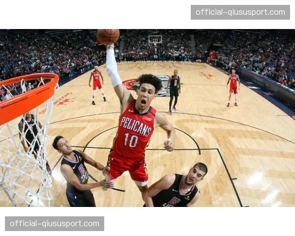 即时战报：上海队大外援琼斯在低位防守中领到个人第三次犯规，被迫提前下场